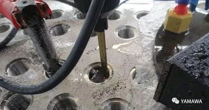 絲錐斷孔里了，怎么取出來？