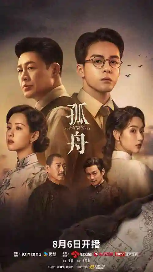 温柔的姐姐在夜市摊位整理灯串资讯剪报